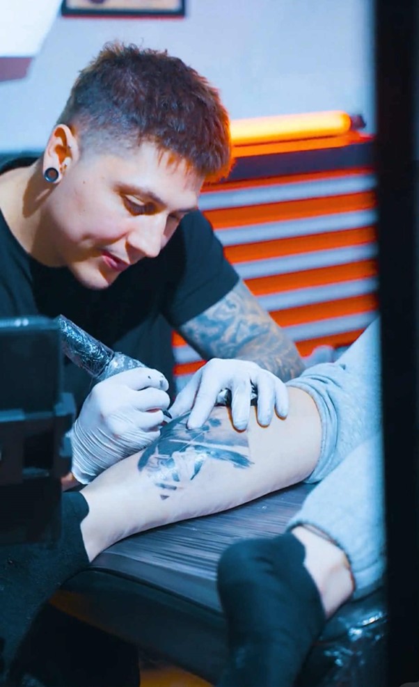 Patrik tetováló és piercer